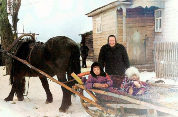 Зимний вид транспорта в сельской местности 1973 год