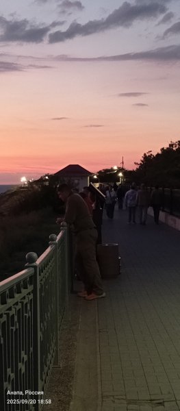 Анапа. Тургеневский спуск после заката