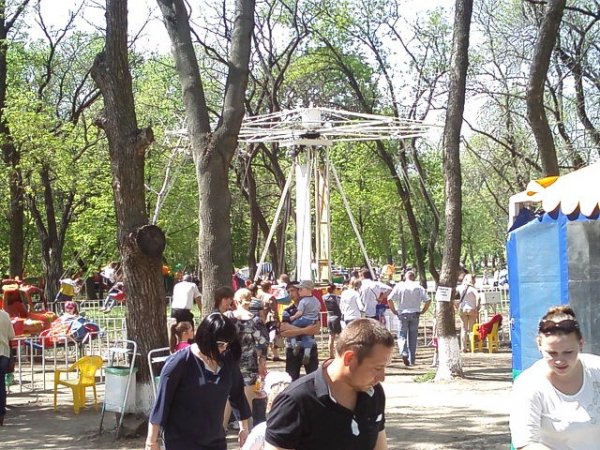 ПАРК МАЛЫЕ КАКИЕ ТО ЦЕПОЧКИ