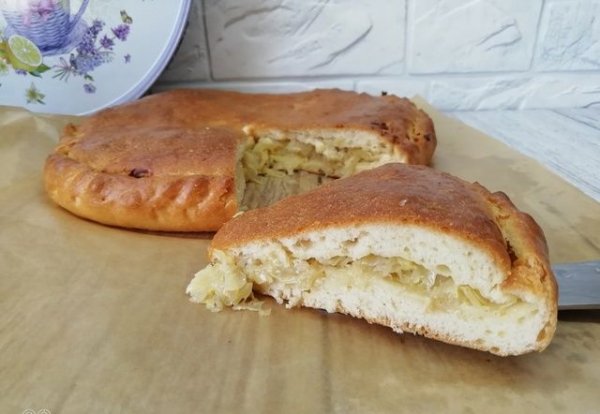 Пирог с молодой капустой