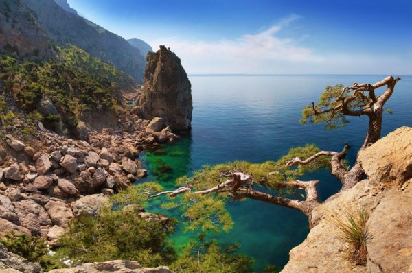 Крымские горы и море