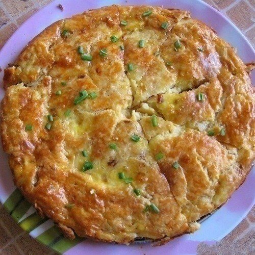 zakusochnij-pirog-s-plavlennim-sirkom-in