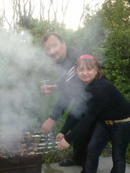 мы из дядей на природе жарим ша