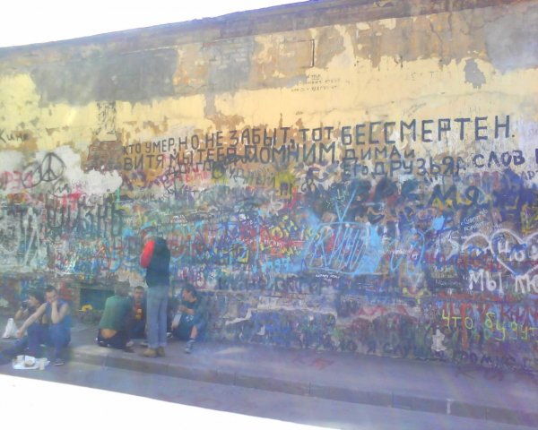 Арбат, стена Цоя, Москва 2011