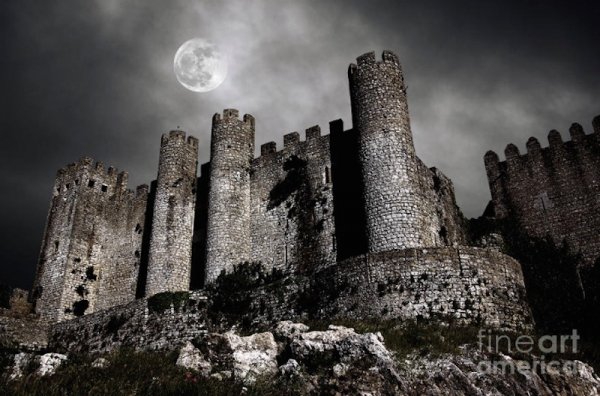Dark-Castle-Photo-By-Carlos-Caetano